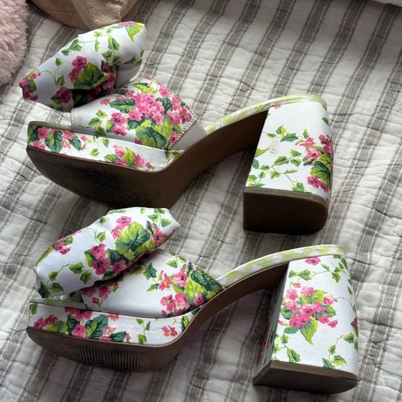 Betsey Johnson Possie Floral Mules with Bow - Picture 4 of 5